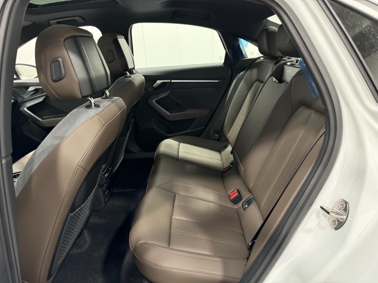 Audi A3 Vehicle Full-screen Gallery Image 8