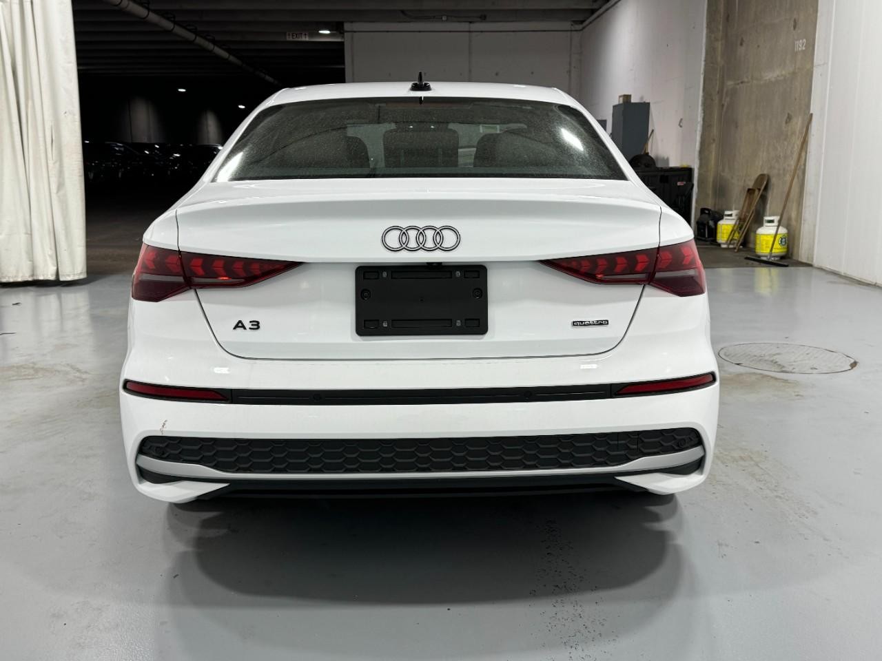 Audi A3 Vehicle Full-screen Gallery Image 9