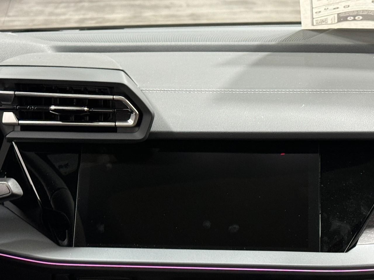 Audi A3 Vehicle Full-screen Gallery Image 14