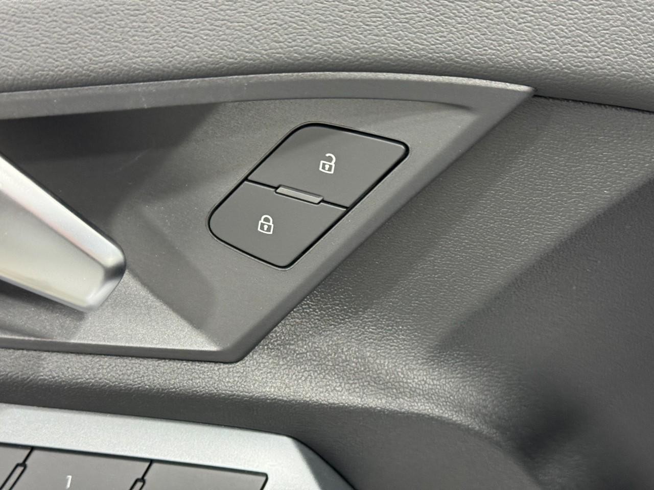 Audi A3 Vehicle Full-screen Gallery Image 23