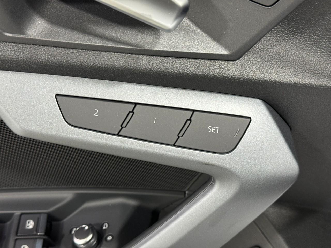 Audi A3 Vehicle Full-screen Gallery Image 24