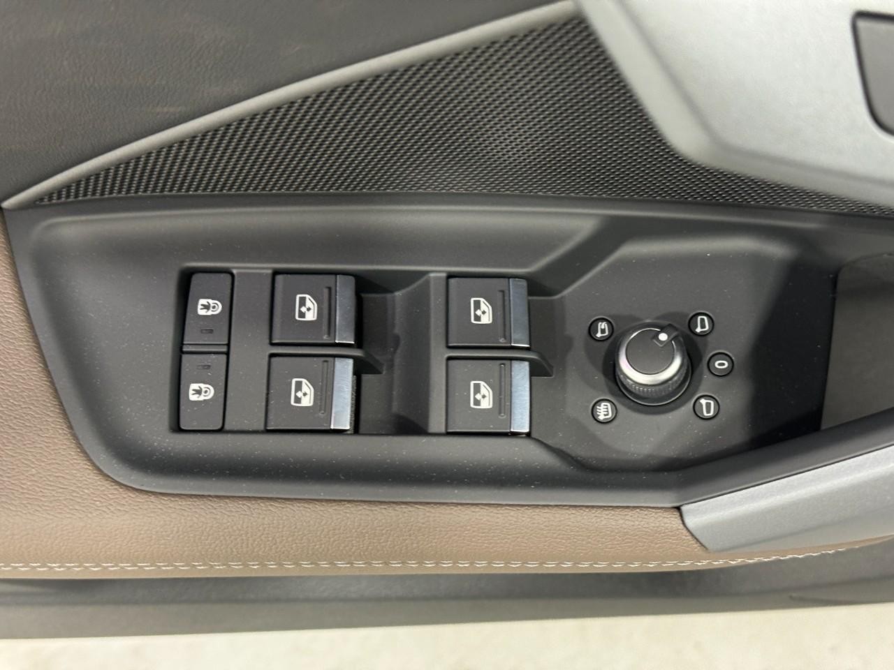 Audi A3 Vehicle Full-screen Gallery Image 25