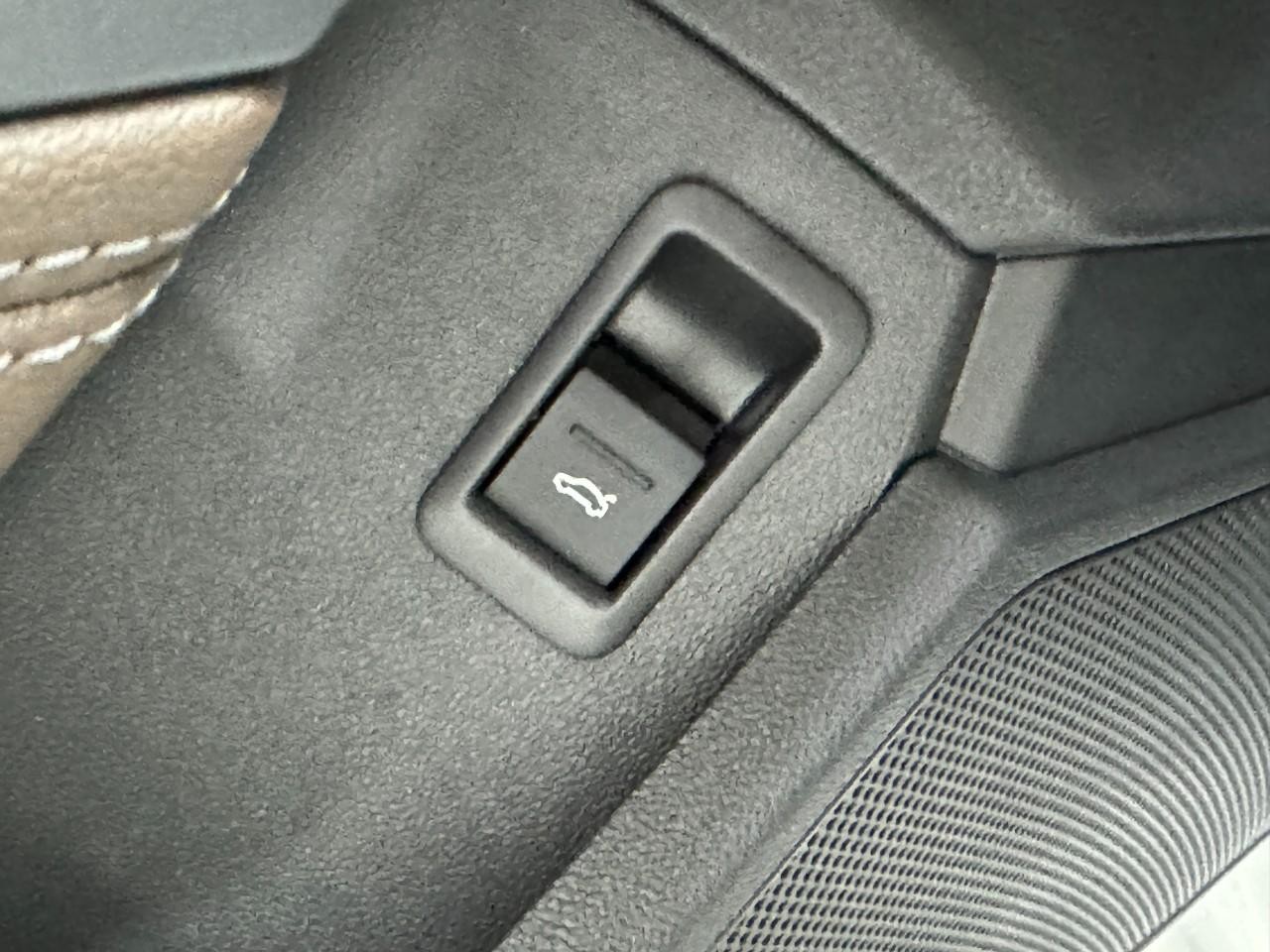 Audi A3 Vehicle Full-screen Gallery Image 26