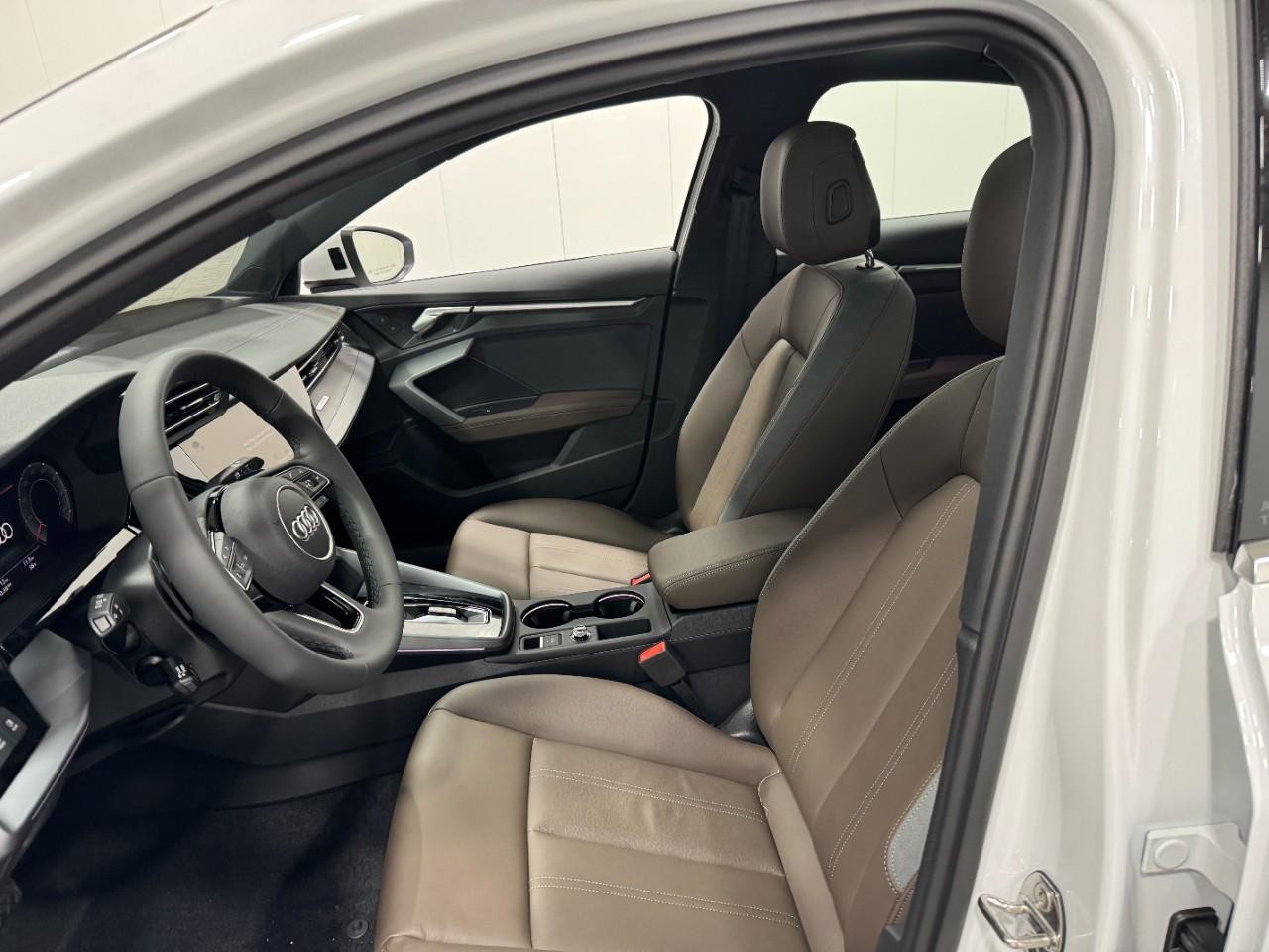 Audi A3 Vehicle Full-screen Gallery Image 27