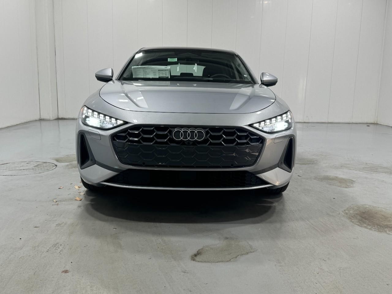 Audi A5 Vehicle Full-screen Gallery Image 7