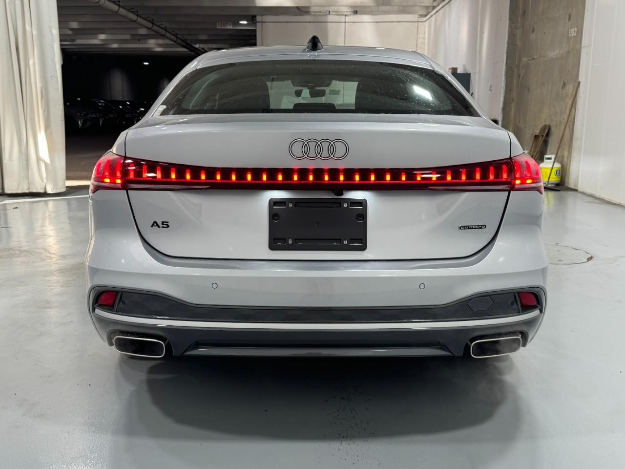 Audi A5 Vehicle Full-screen Gallery Image 9