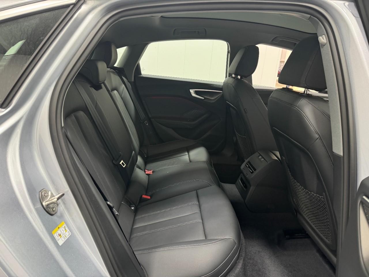 Audi A5 Vehicle Full-screen Gallery Image 10