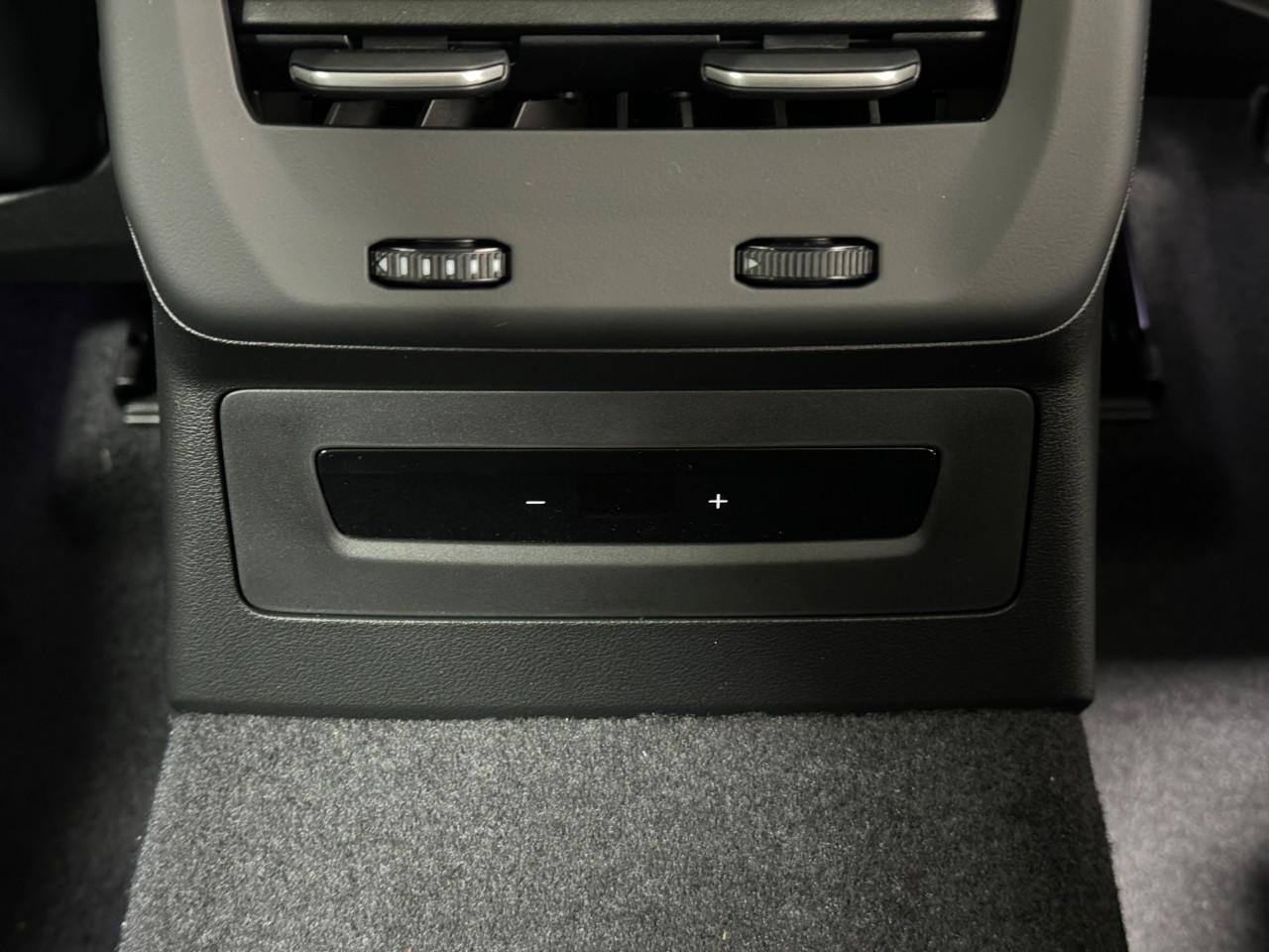 Audi A5 Vehicle Full-screen Gallery Image 11