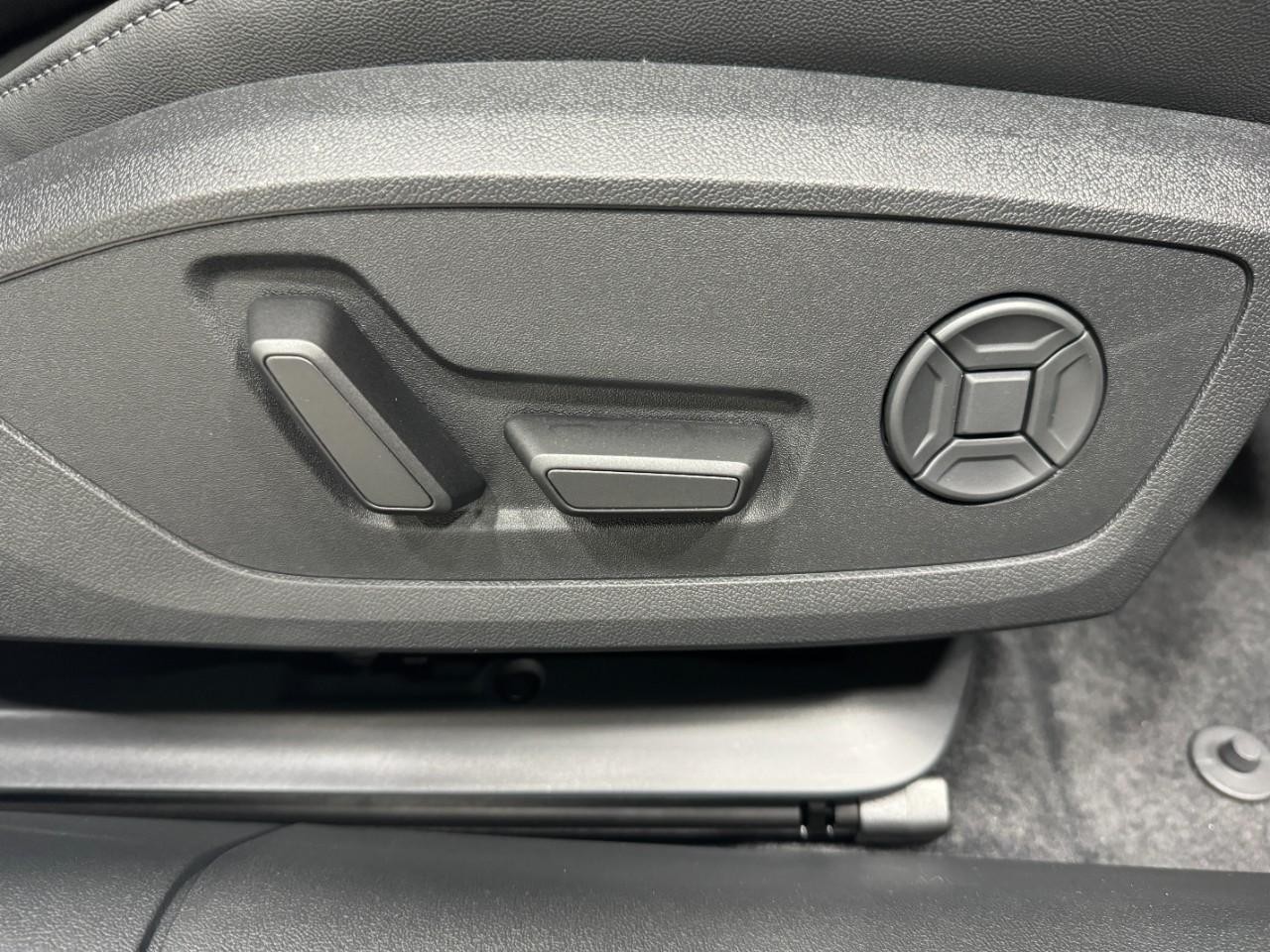 Audi A5 Vehicle Full-screen Gallery Image 20