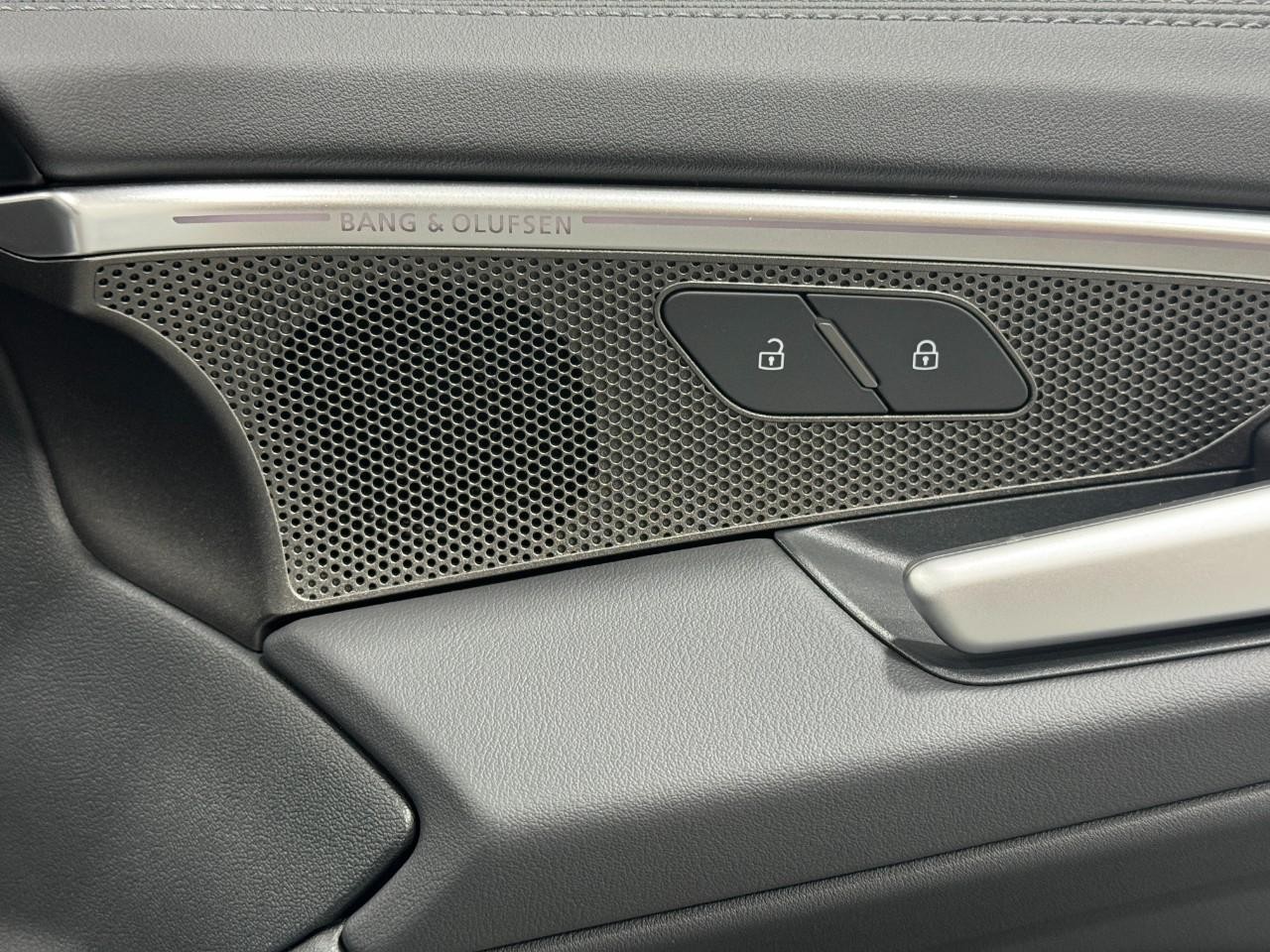 Audi A5 Vehicle Full-screen Gallery Image 21