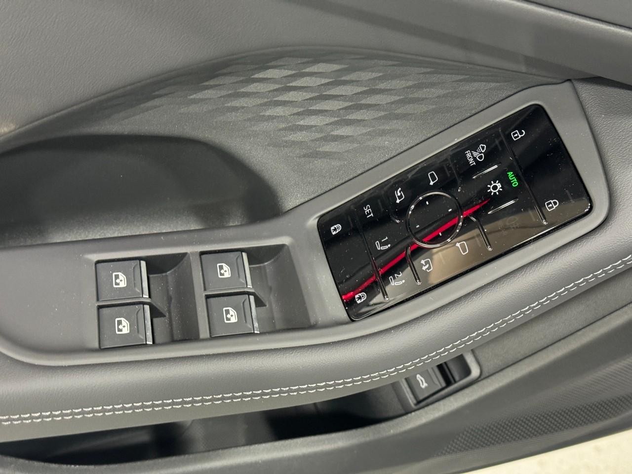 Audi A5 Vehicle Full-screen Gallery Image 23