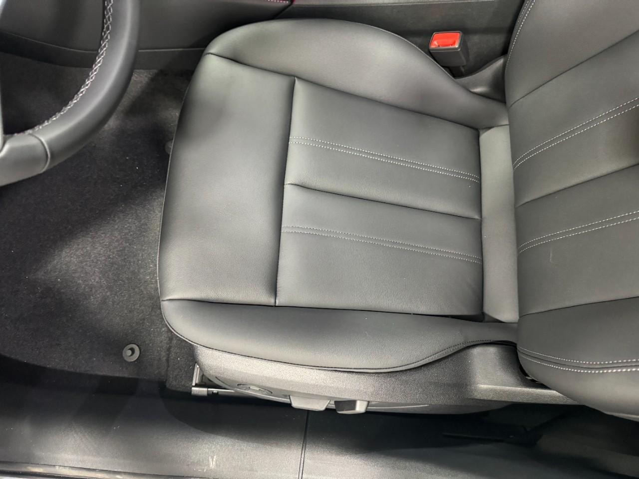 Audi A5 Vehicle Full-screen Gallery Image 26