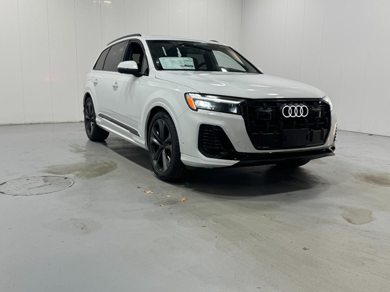 Audi Q7 Vehicle Full-screen Gallery Image 6