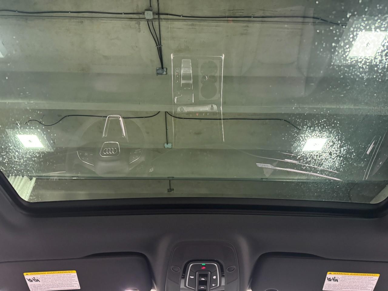 Audi Q7 Vehicle Full-screen Gallery Image 12