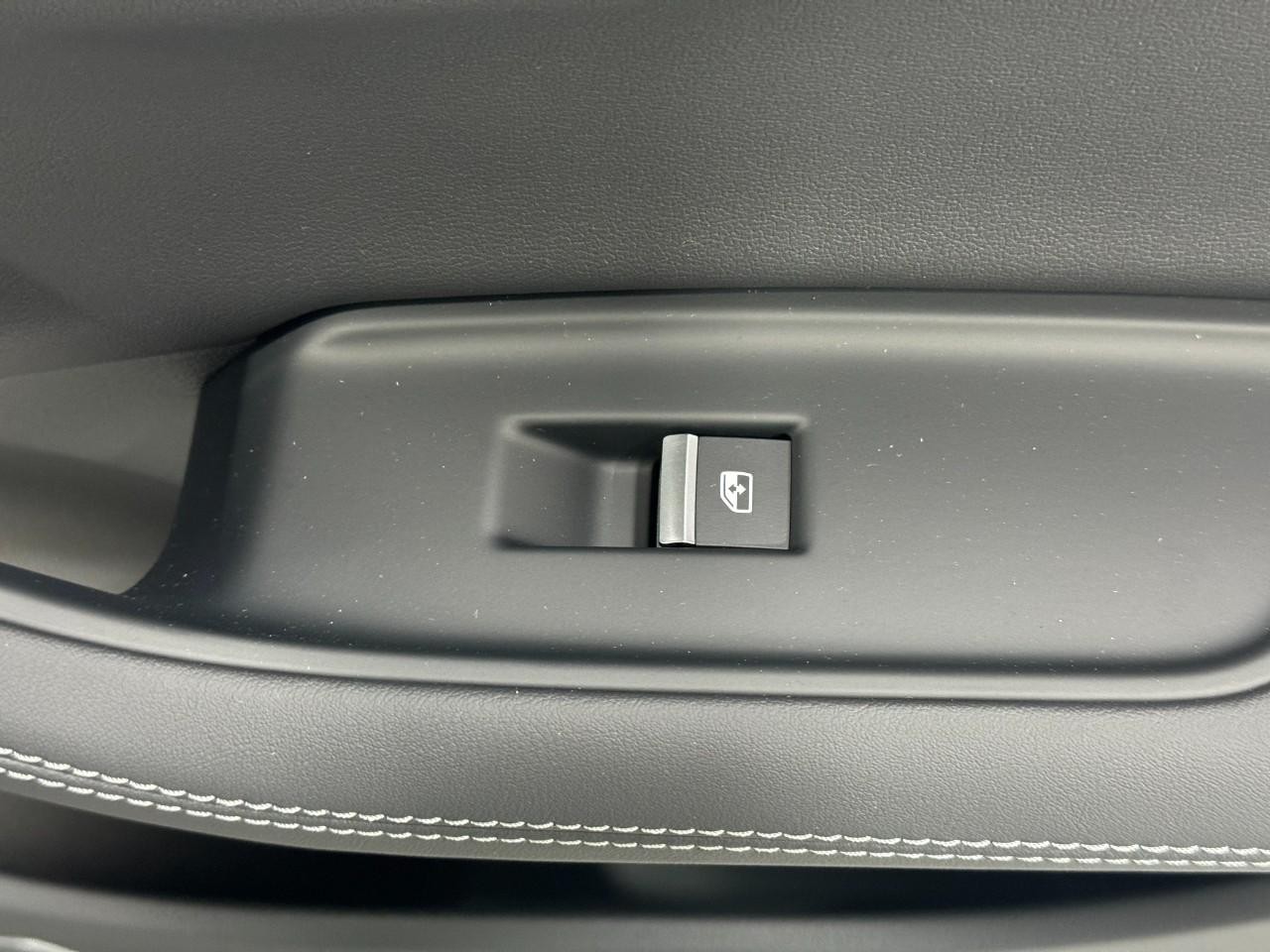 Audi Q7 Vehicle Full-screen Gallery Image 23