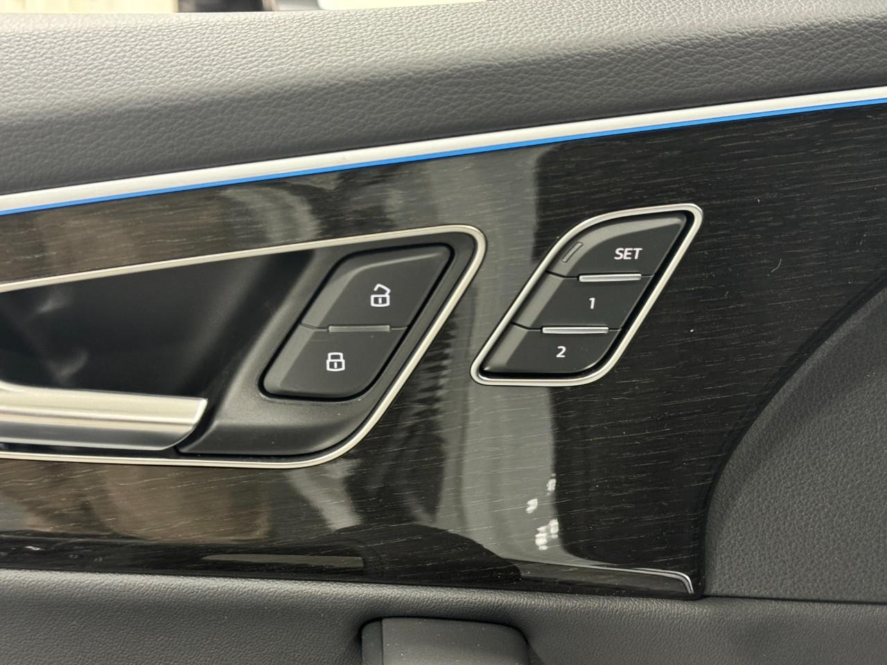 Audi Q7 Vehicle Full-screen Gallery Image 24