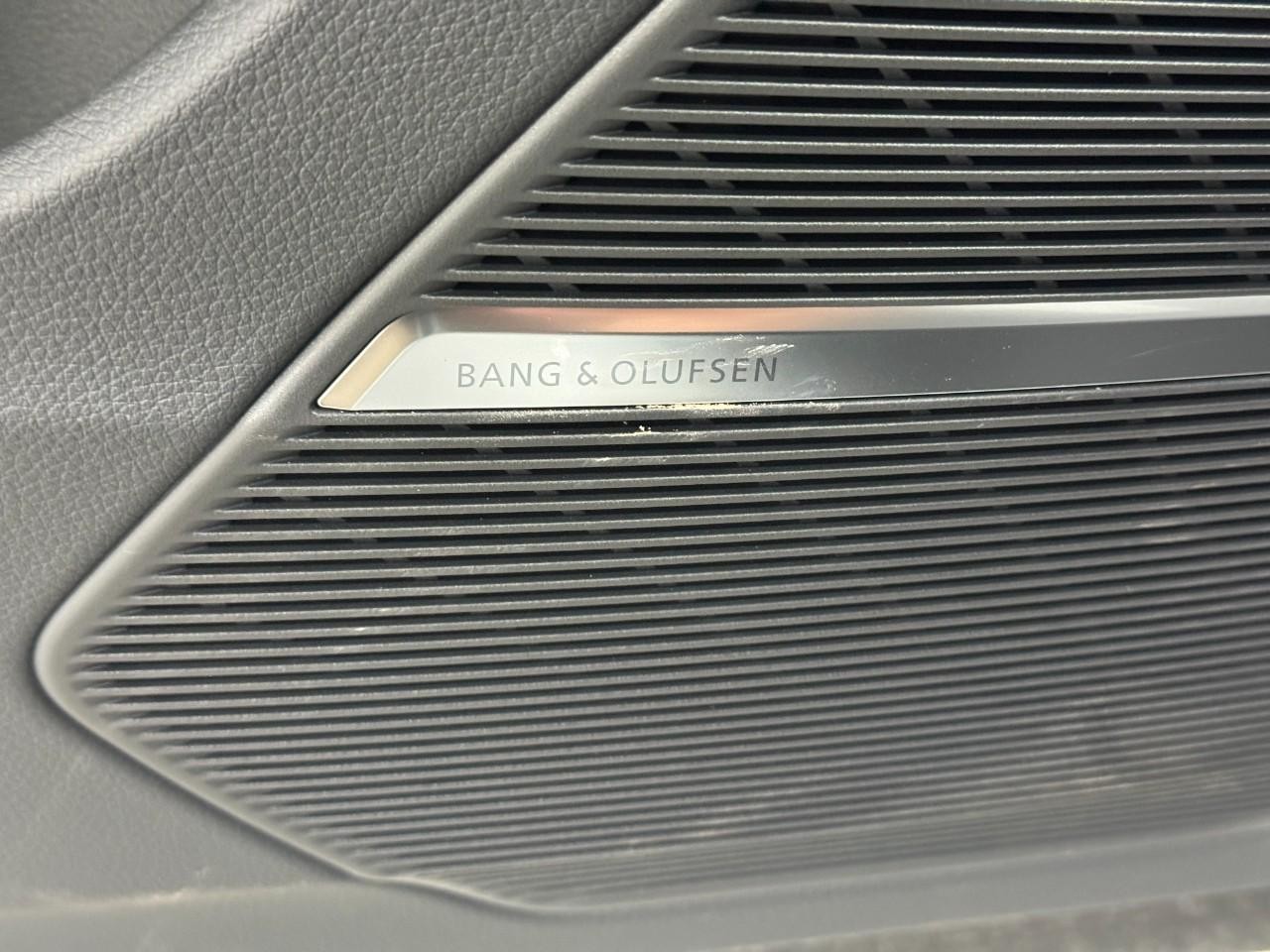 Audi Q7 Vehicle Full-screen Gallery Image 27