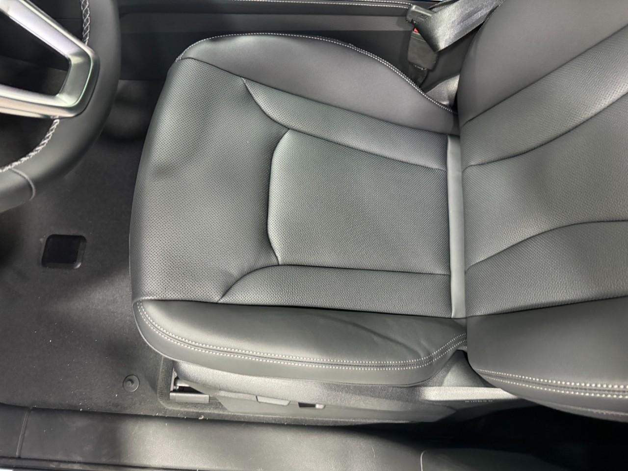 Audi Q7 Vehicle Full-screen Gallery Image 29