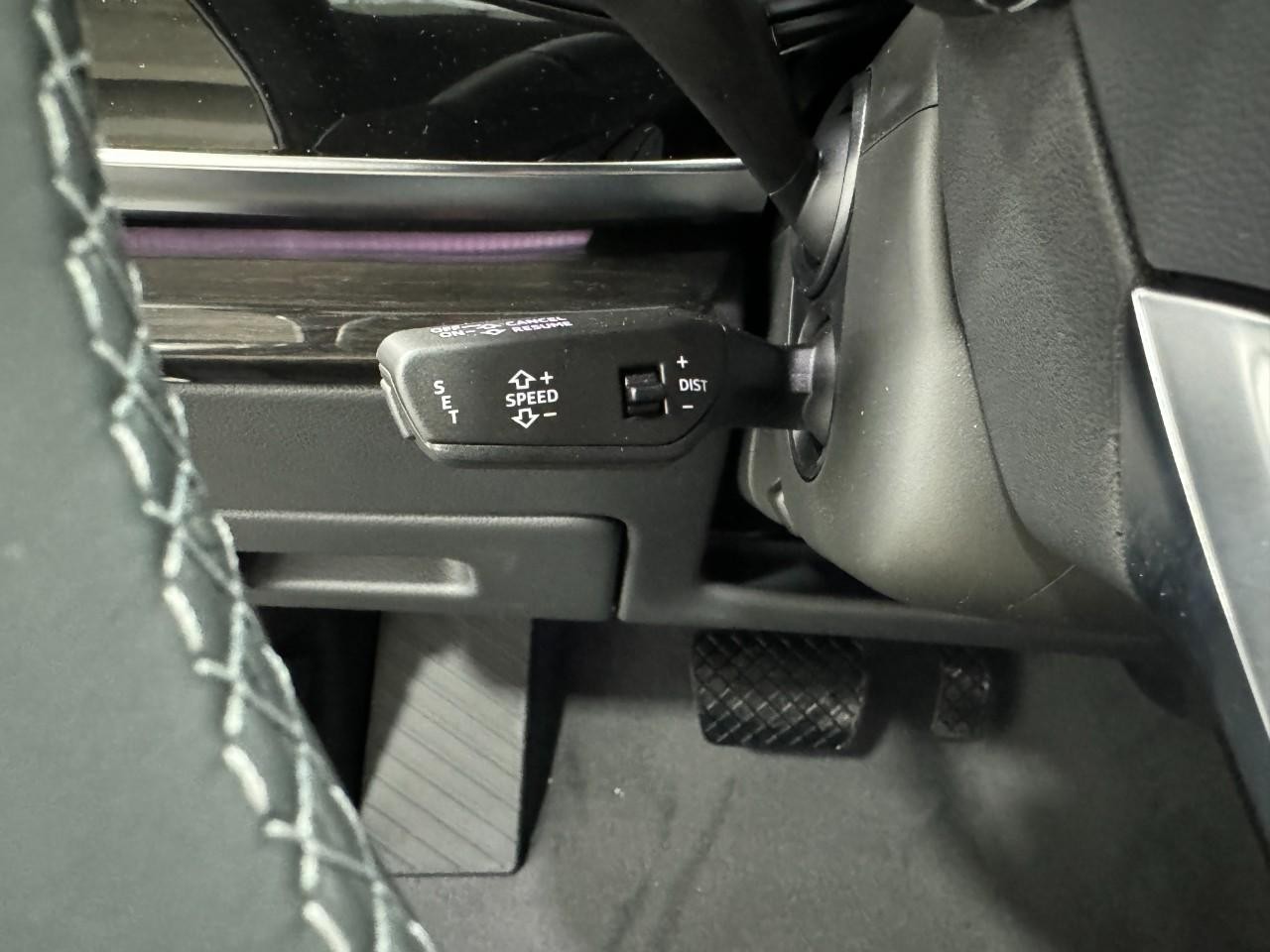 Audi Q7 Vehicle Full-screen Gallery Image 32