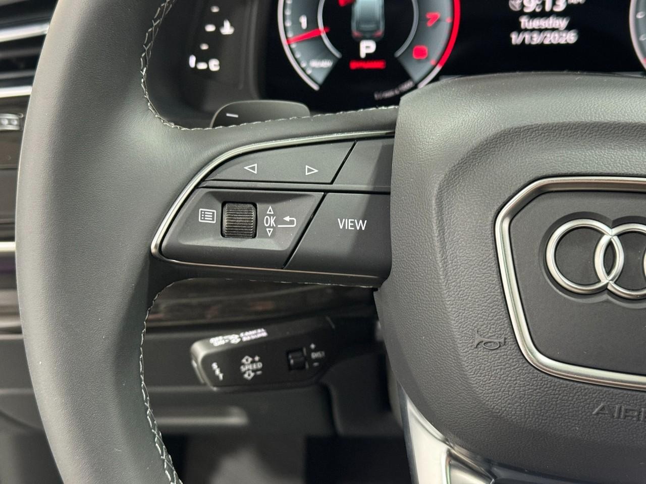 Audi Q7 Vehicle Full-screen Gallery Image 33