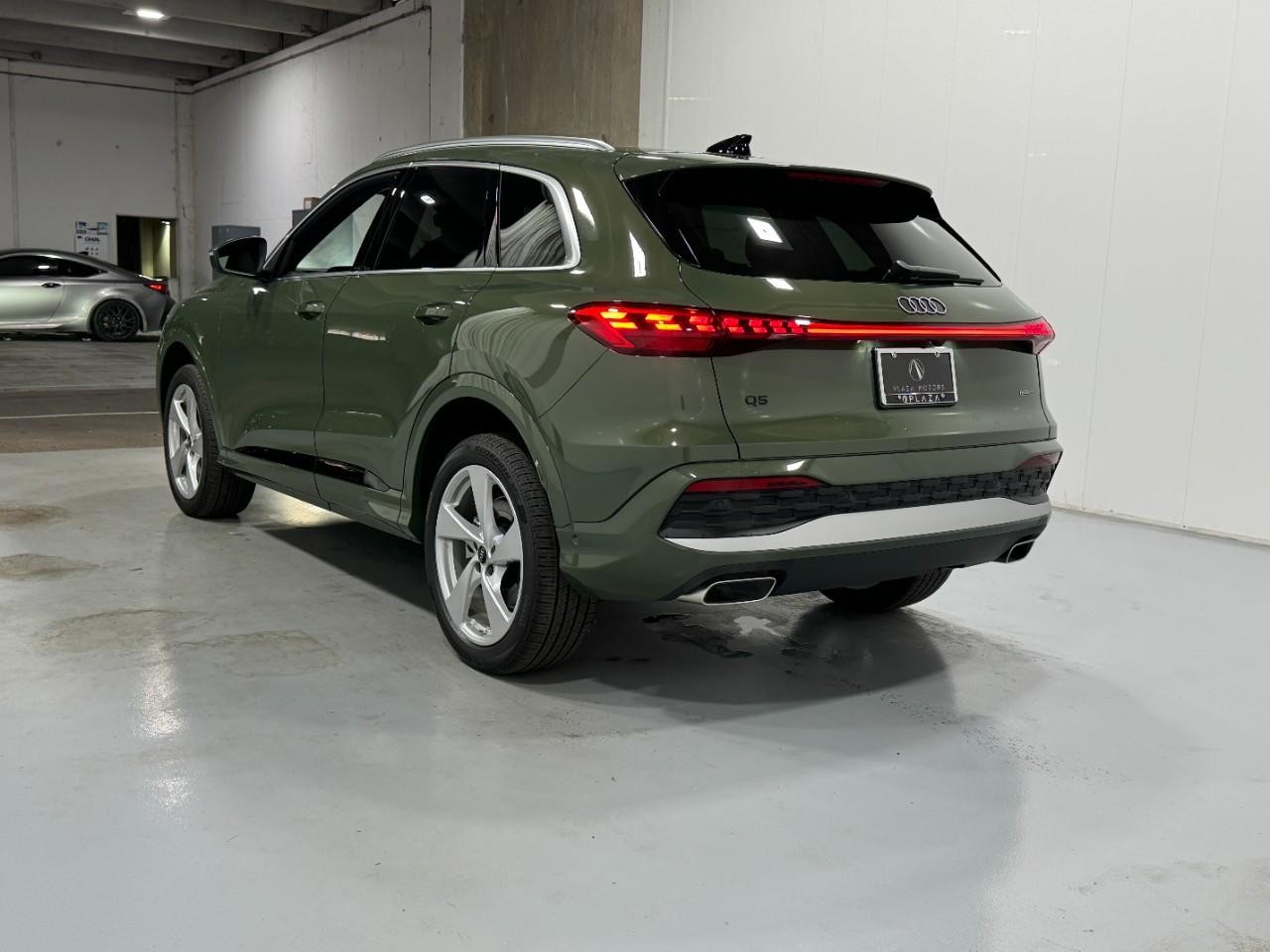 Audi Q5 Vehicle Full-screen Gallery Image 3