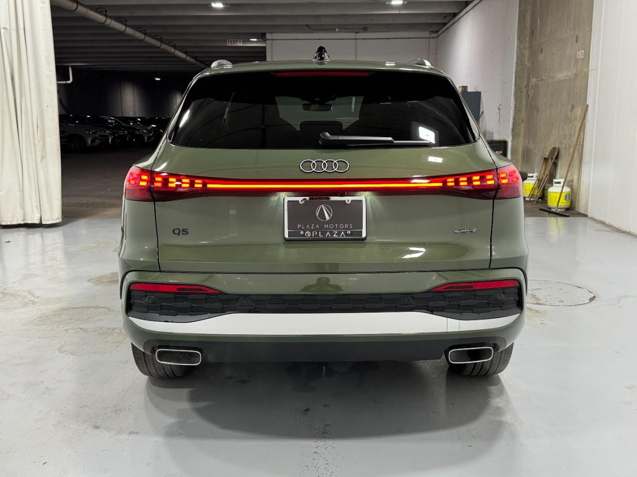 Audi Q5 Vehicle Full-screen Gallery Image 9