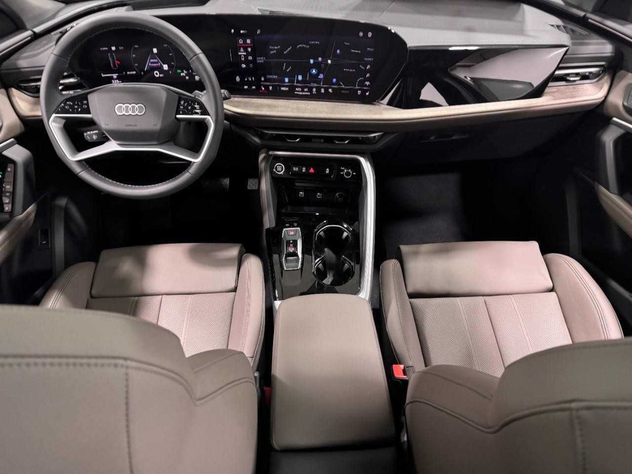 Audi Q5 Vehicle Full-screen Gallery Image 13