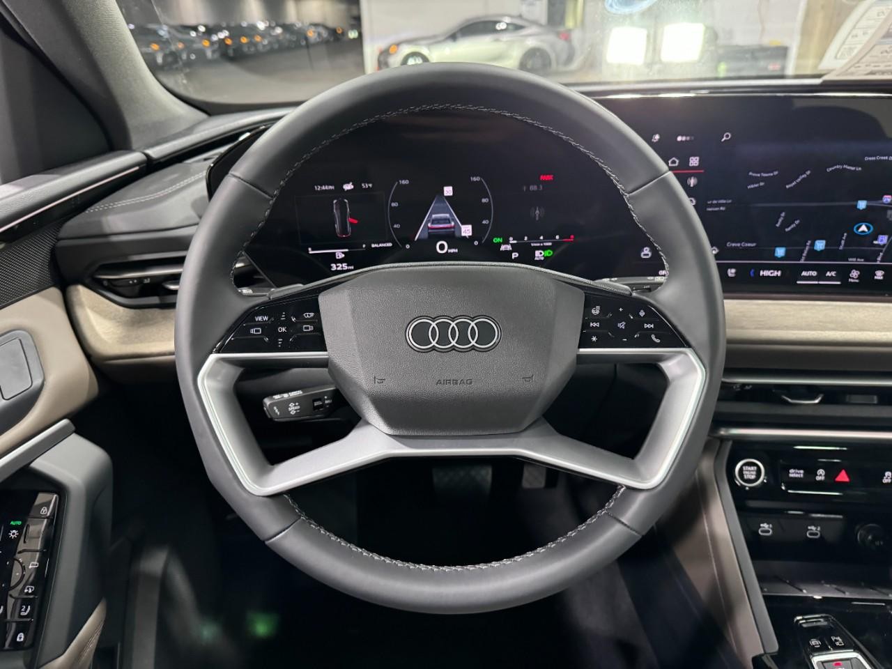 Audi Q5 Vehicle Full-screen Gallery Image 14
