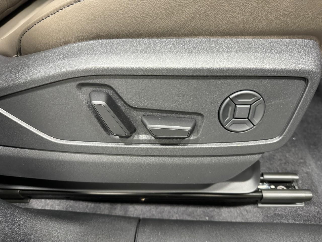 Audi Q5 Vehicle Full-screen Gallery Image 20