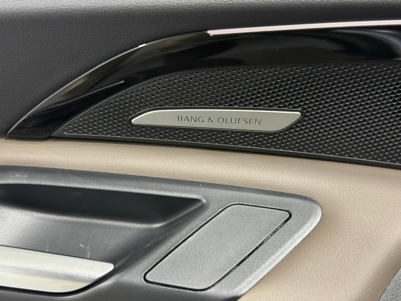 Audi Q5 Vehicle Full-screen Gallery Image 23