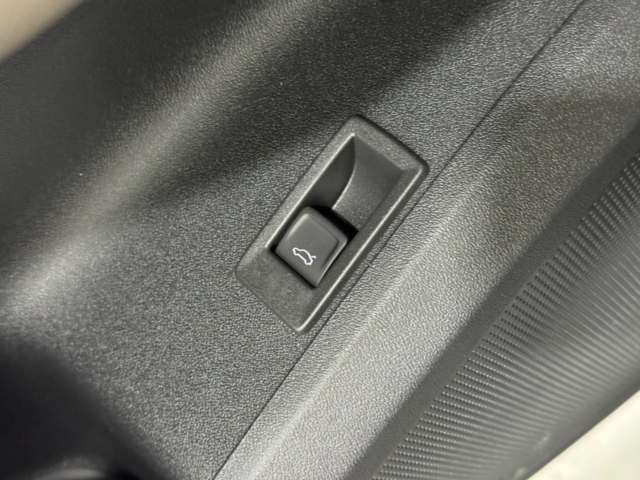 Audi Q5 Vehicle Full-screen Gallery Image 25