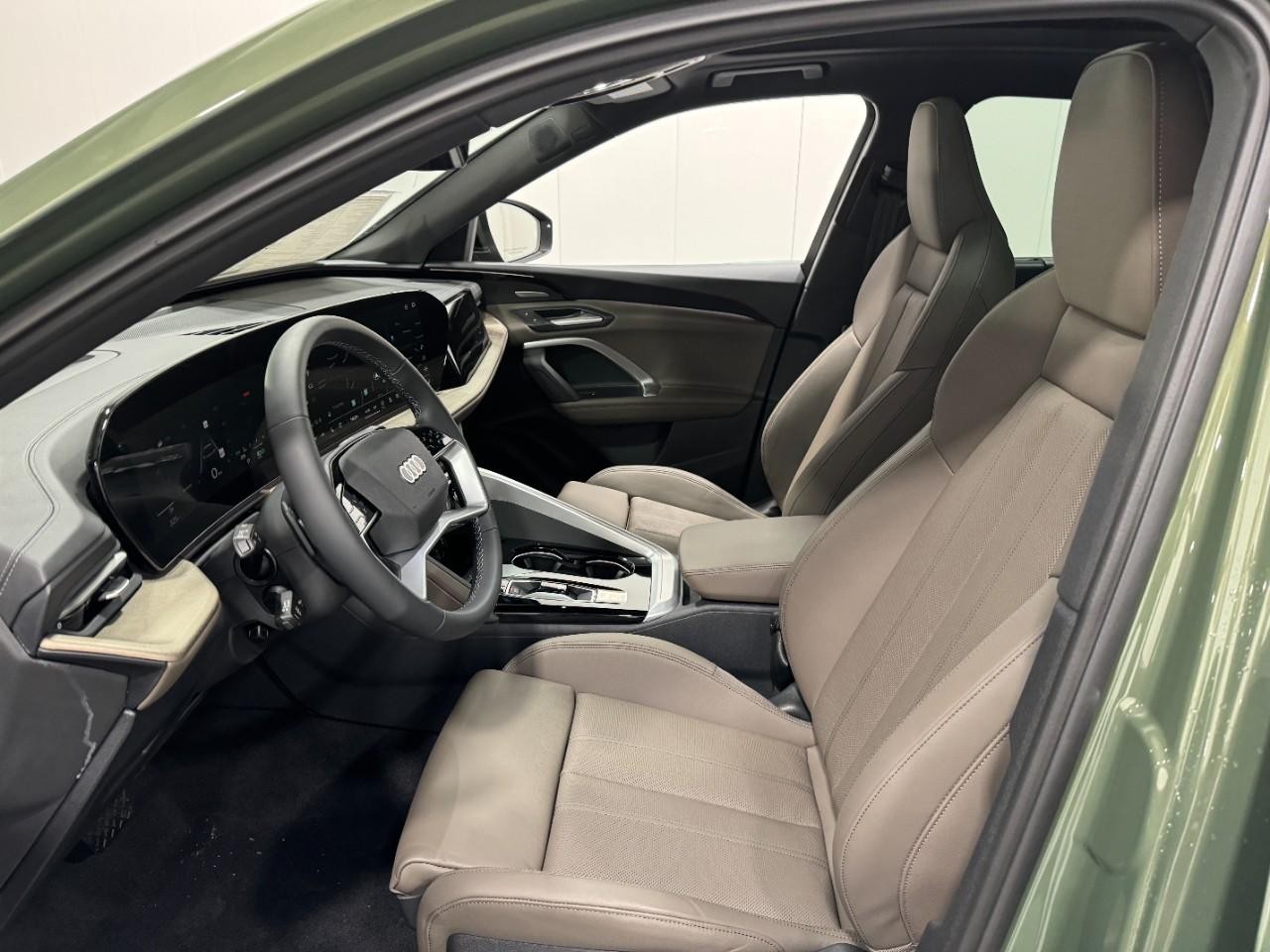 Audi Q5 Vehicle Full-screen Gallery Image 26