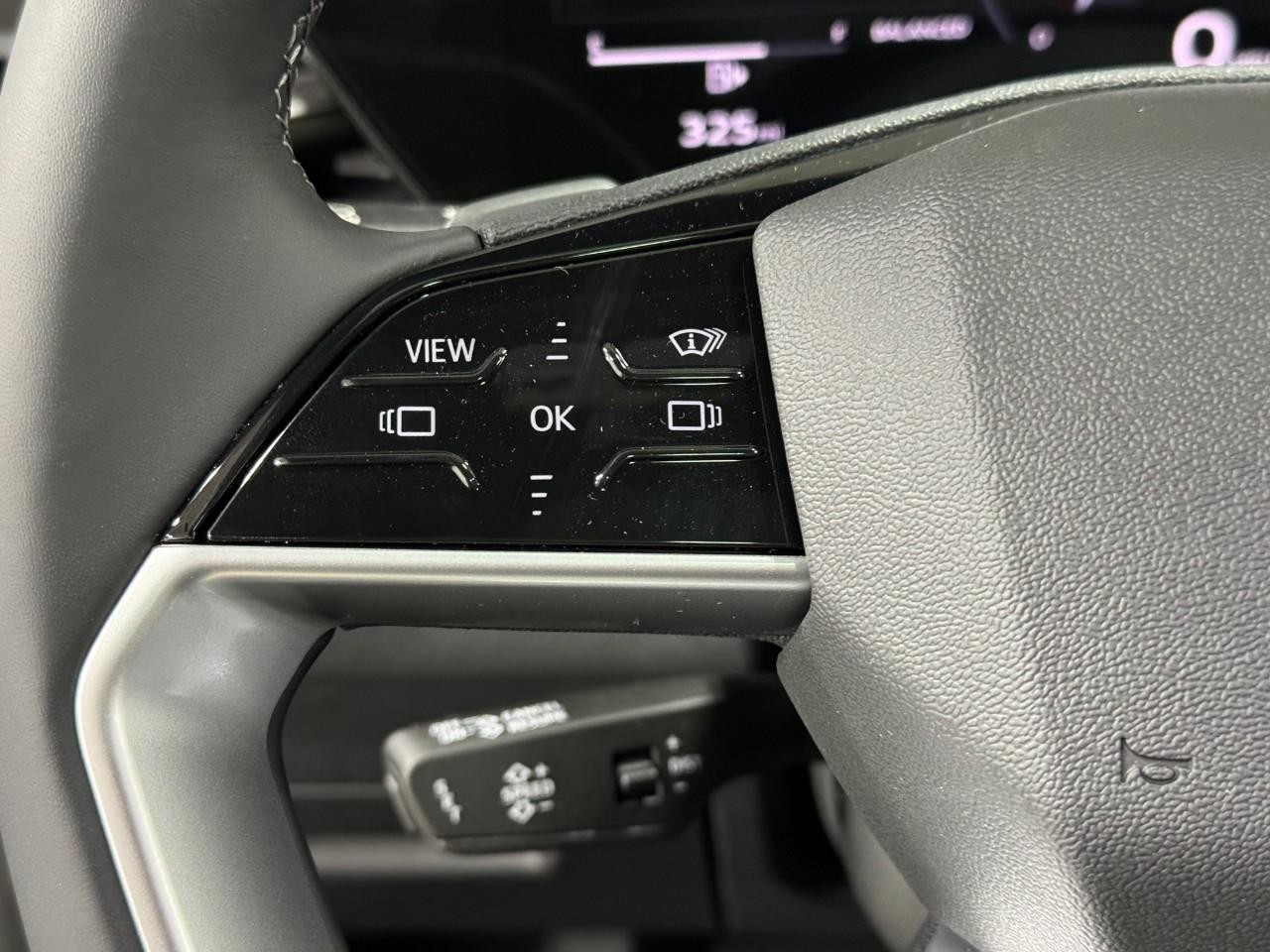 Audi Q5 Vehicle Full-screen Gallery Image 30