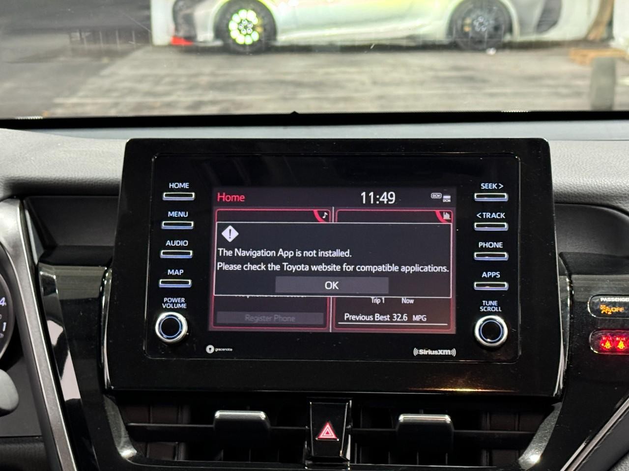 Toyota Camry Vehicle Full-screen Gallery Image 13