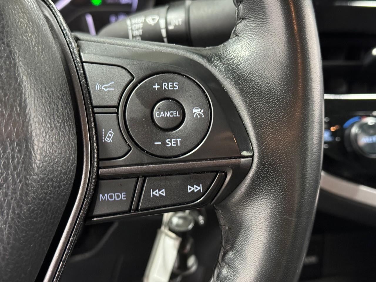 Toyota Camry Vehicle Full-screen Gallery Image 29