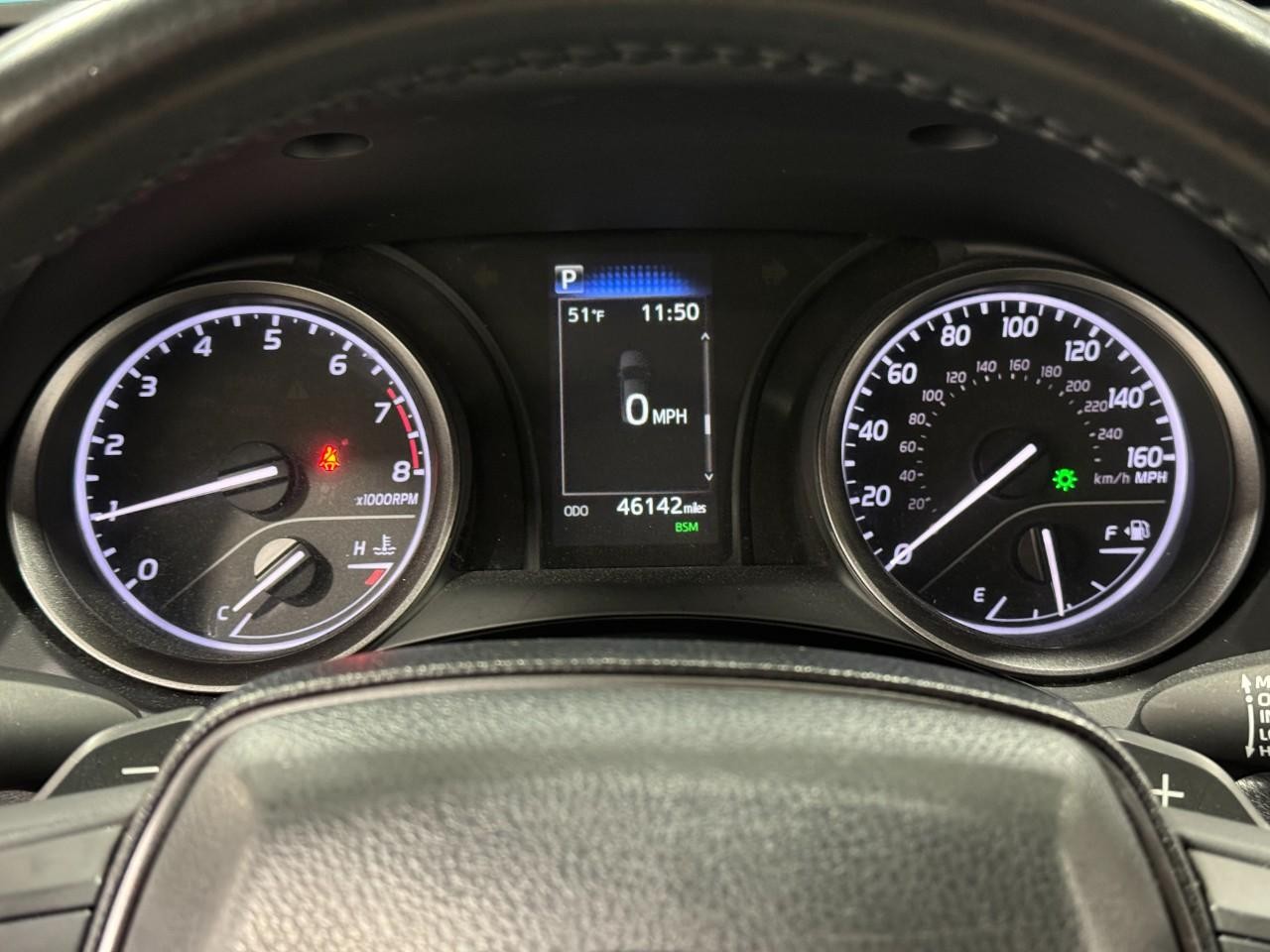 Toyota Camry Vehicle Full-screen Gallery Image 30