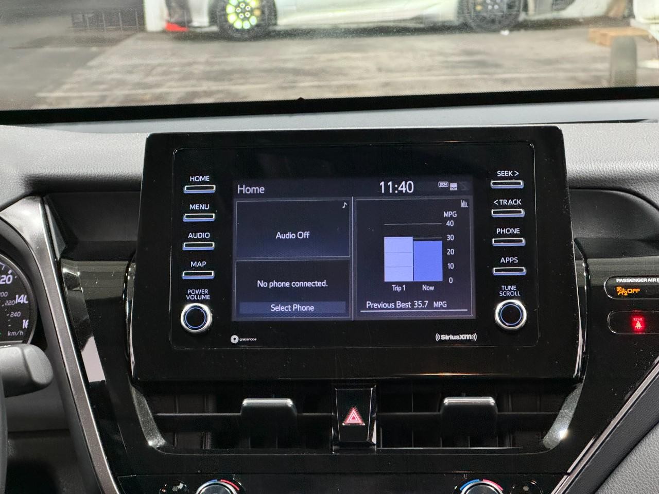 Toyota Camry Vehicle Full-screen Gallery Image 13