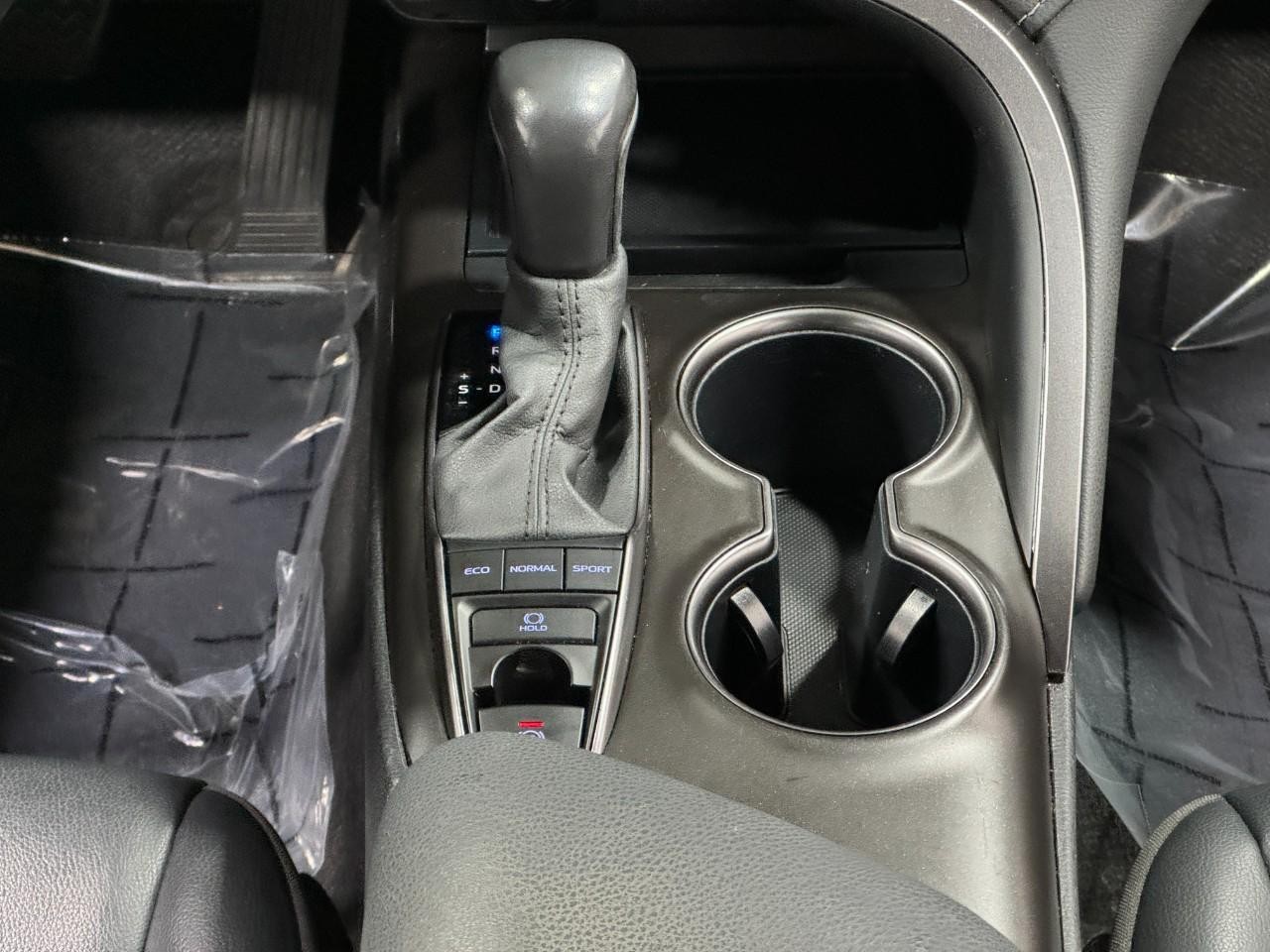 Toyota Camry Vehicle Full-screen Gallery Image 15