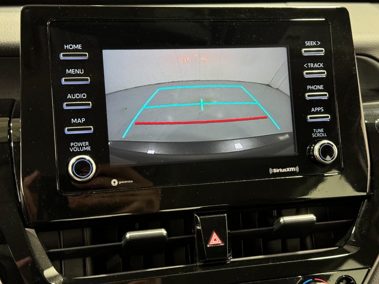 Toyota Camry Vehicle Full-screen Gallery Image 31