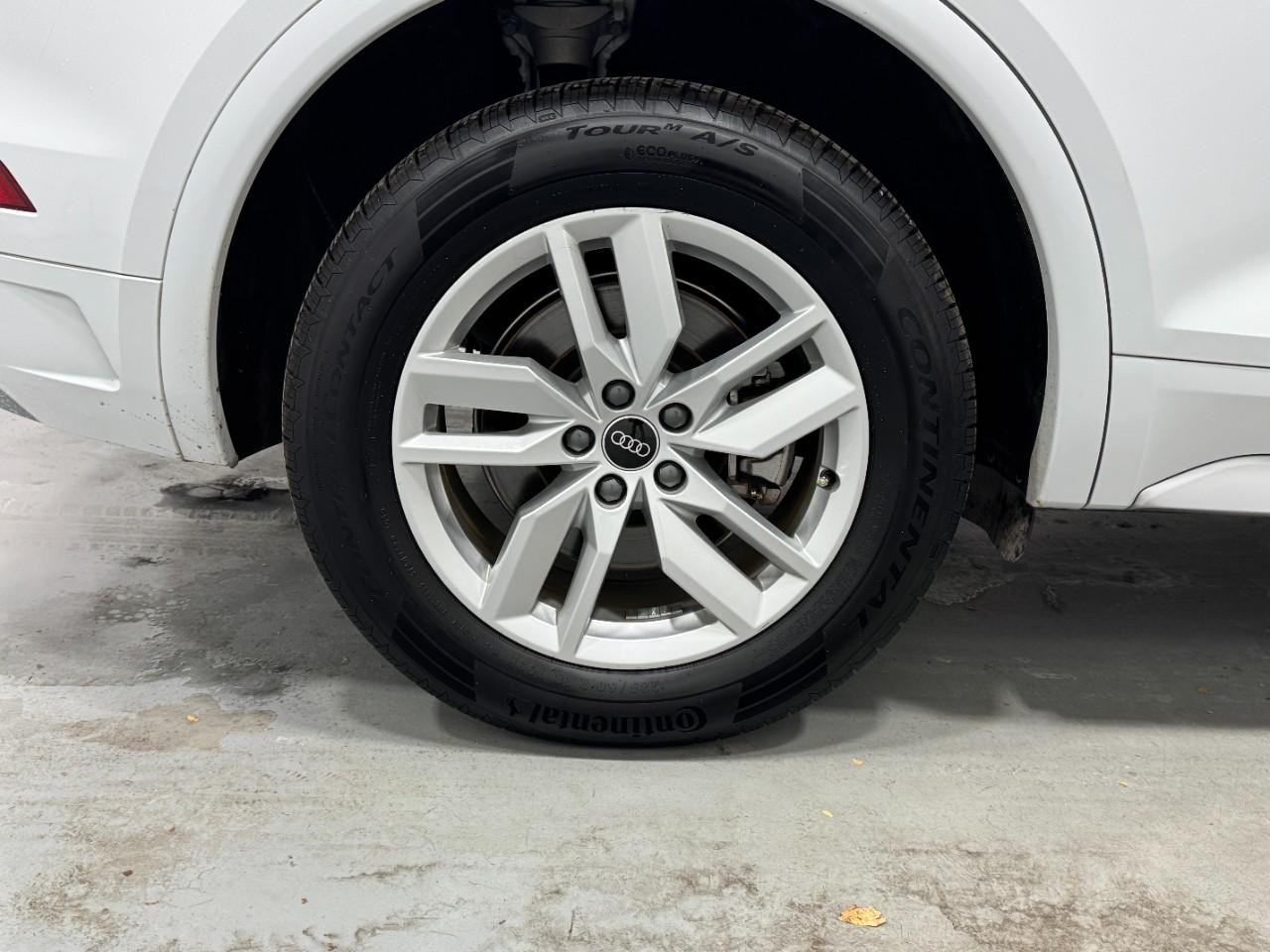 Audi Q5 Vehicle Full-screen Gallery Image 05