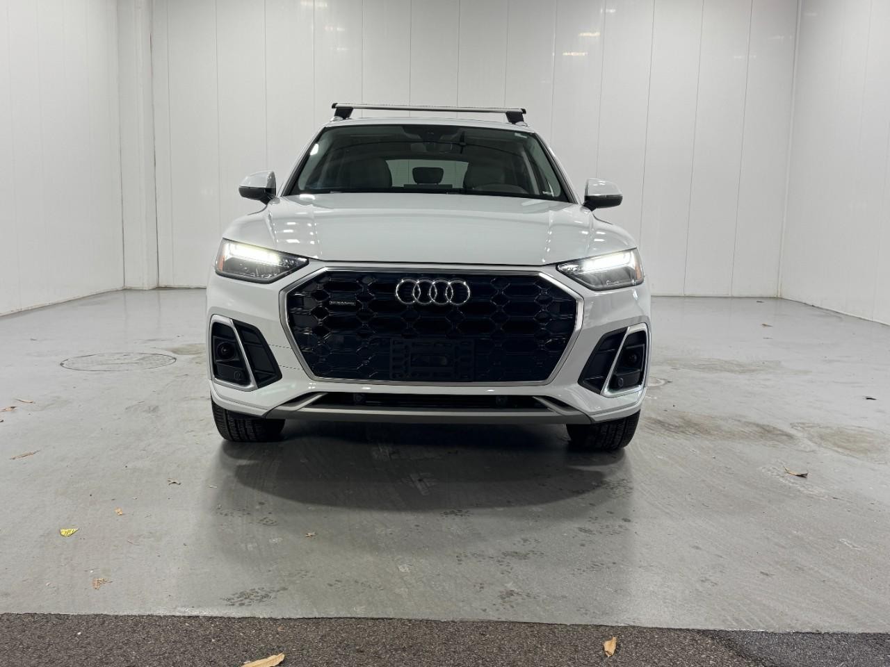 Audi Q5 Vehicle Full-screen Gallery Image 07