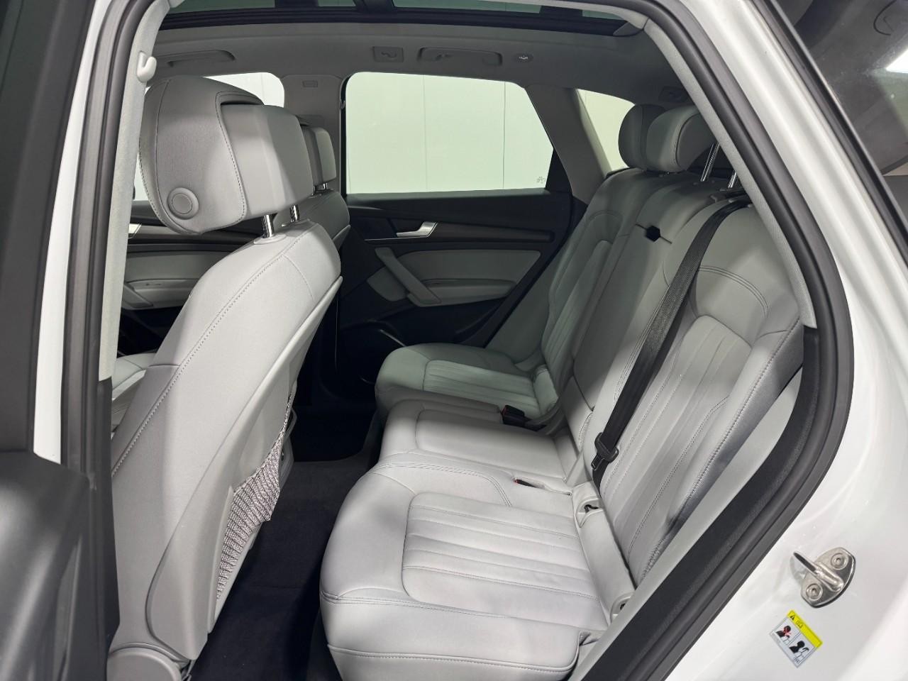 Audi Q5 Vehicle Full-screen Gallery Image 08