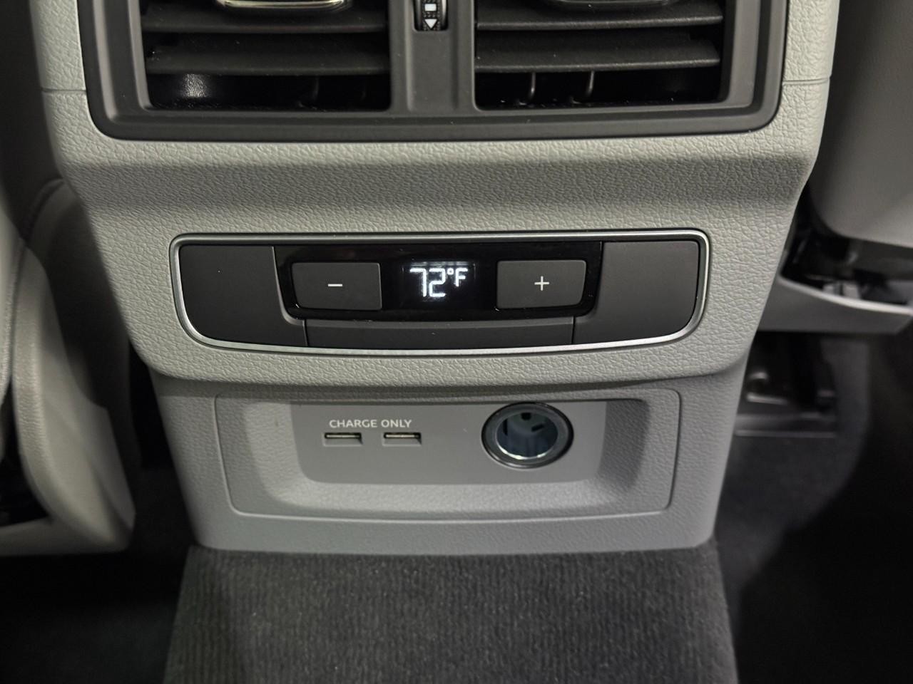 Audi Q5 Vehicle Full-screen Gallery Image 11