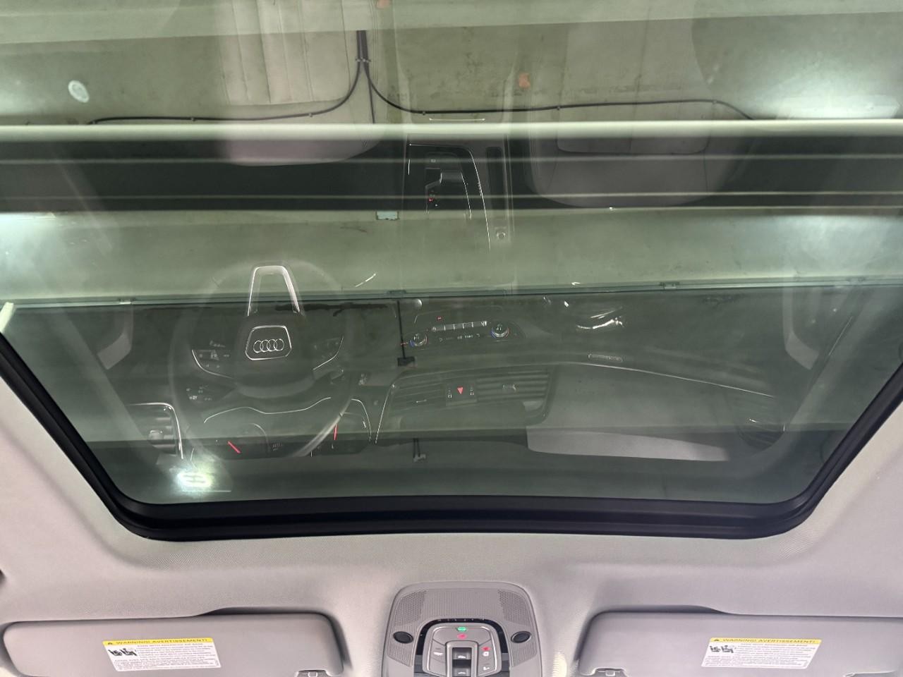 Audi Q5 Vehicle Full-screen Gallery Image 12