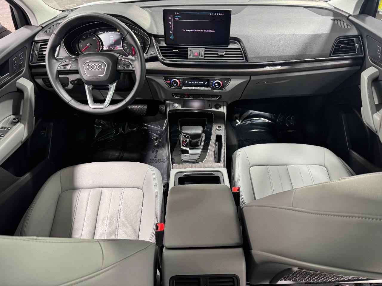 Audi Q5 Vehicle Full-screen Gallery Image 13