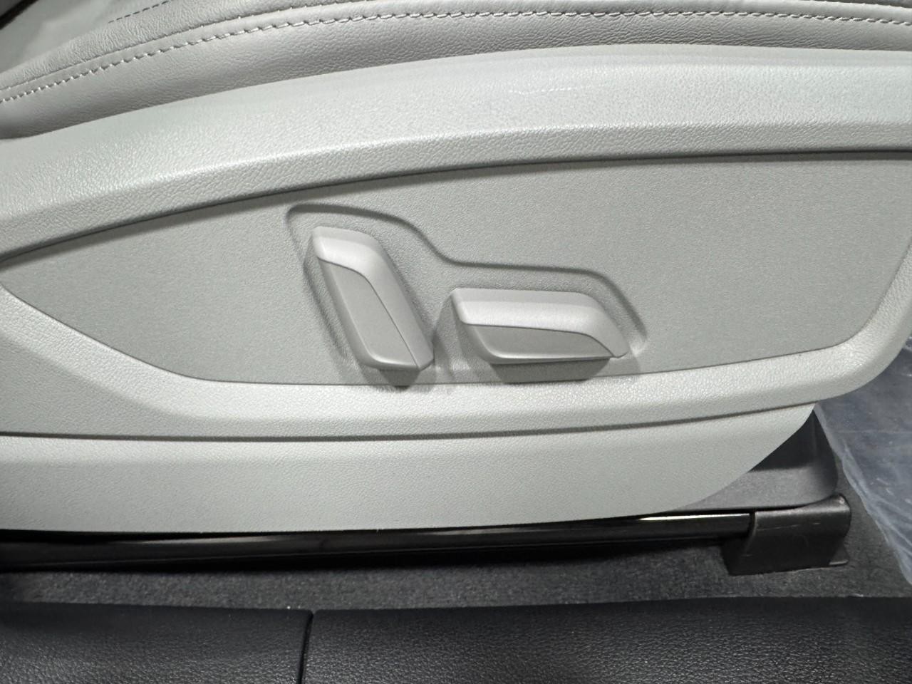 Audi Q5 Vehicle Full-screen Gallery Image 21