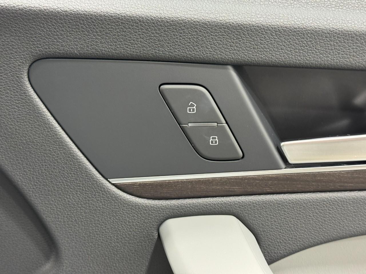 Audi Q5 Vehicle Full-screen Gallery Image 22