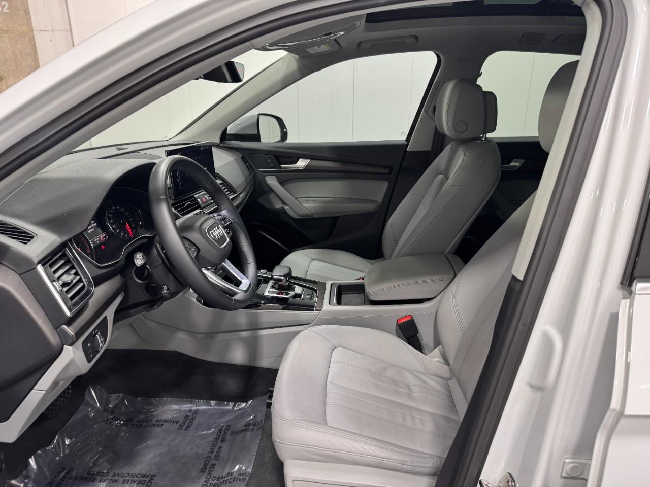 Audi Q5 Vehicle Full-screen Gallery Image 27