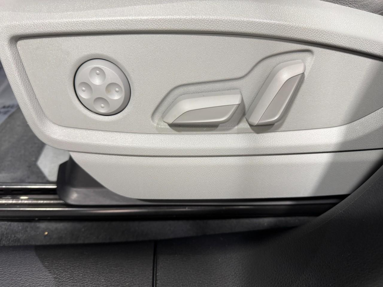 Audi Q5 Vehicle Full-screen Gallery Image 29