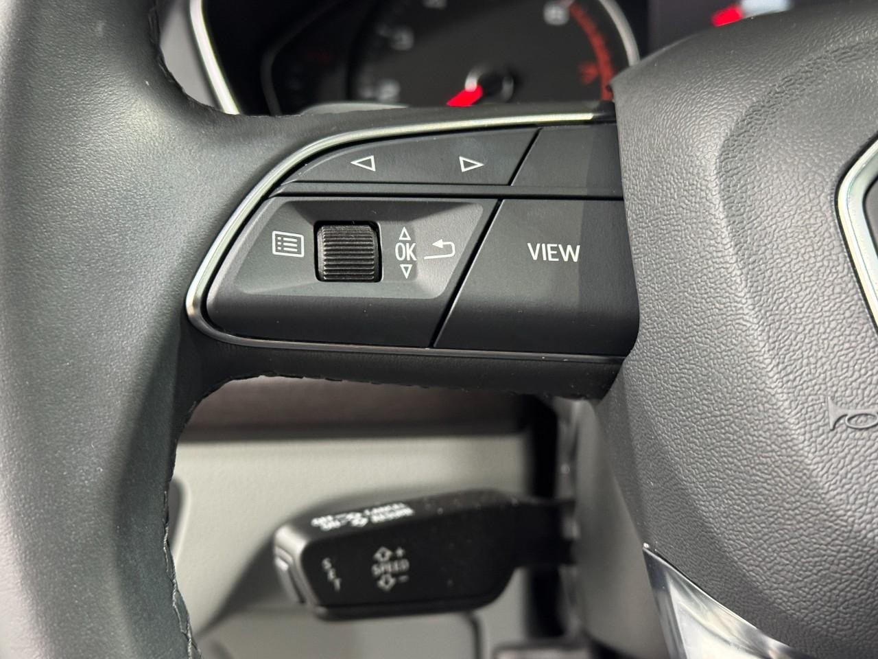 Audi Q5 Vehicle Full-screen Gallery Image 32